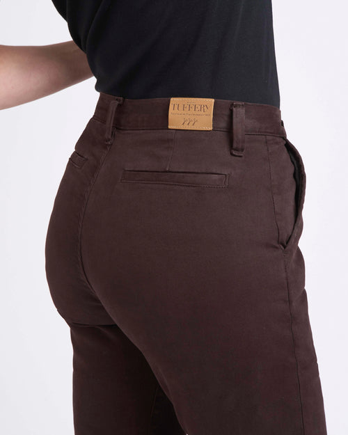 ウィメンズ・ハイウエスト・スリムフィット・チノ – ブラウン - Léonie - Atelier Tuffery